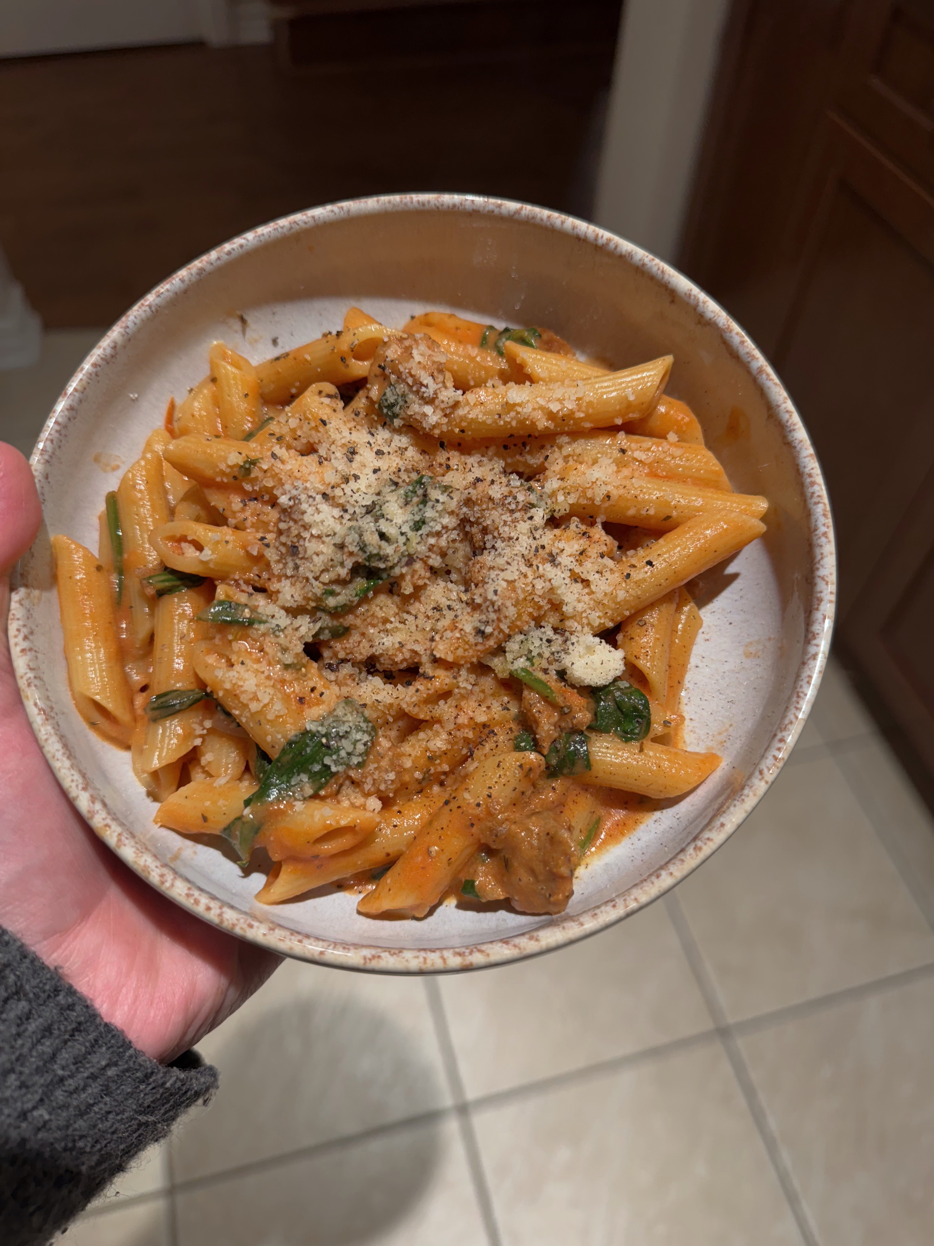 Penne à la saucisse italienne et aux épinards