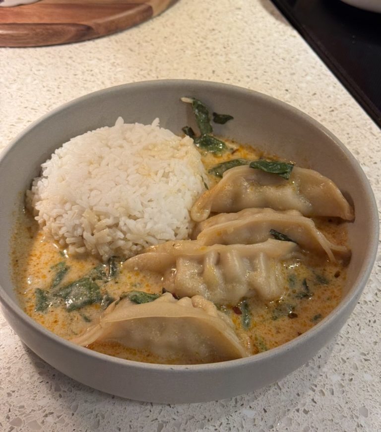 Dumpling bake au cari rouge et lait de coco